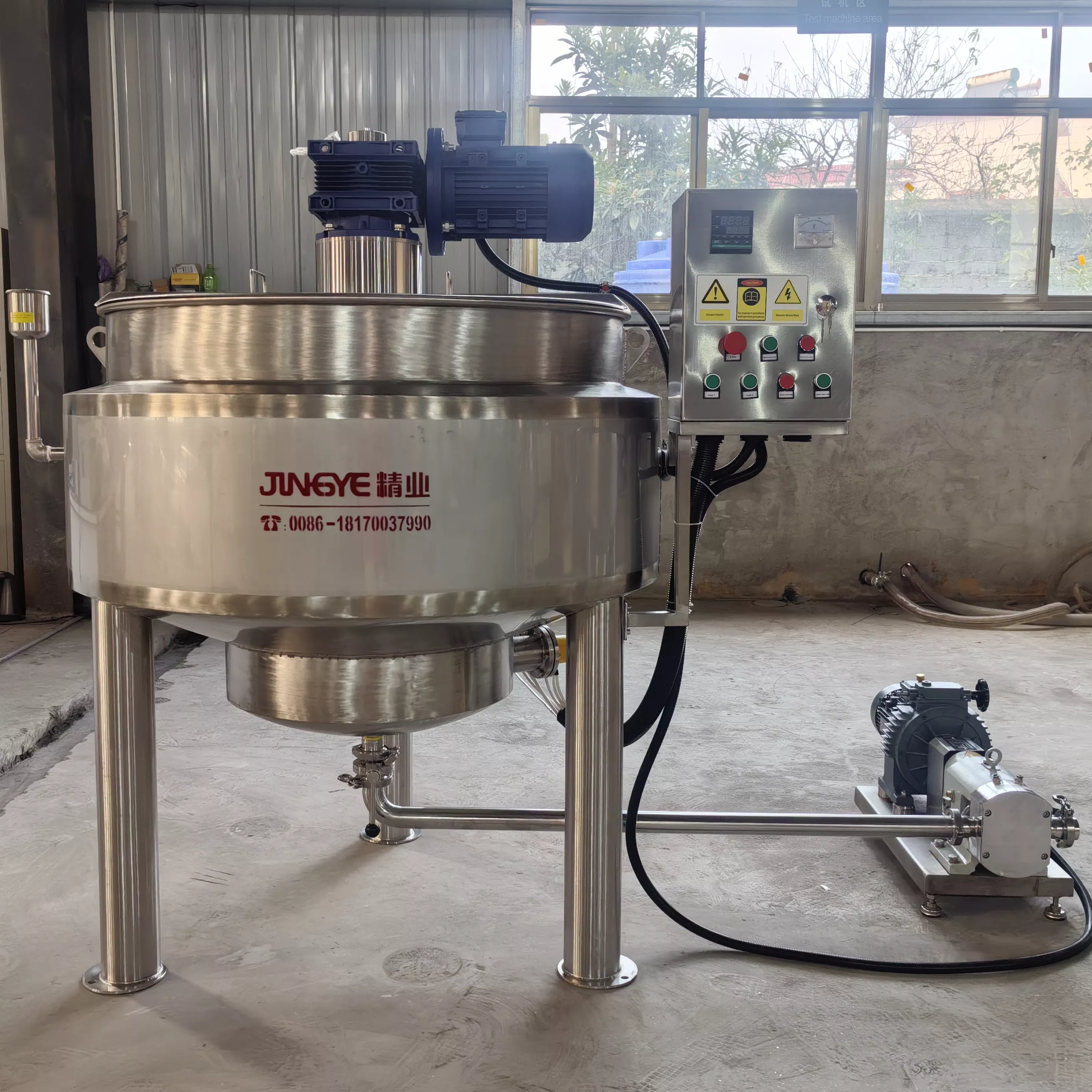 Vertical mixing jacketed kettle