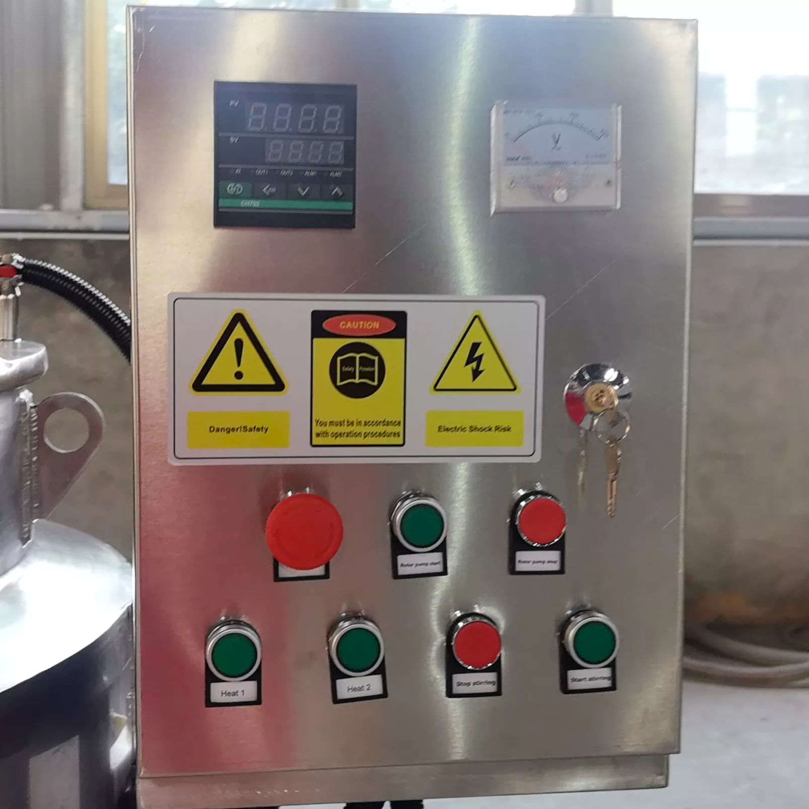 Vertical mixing jacketed kettle