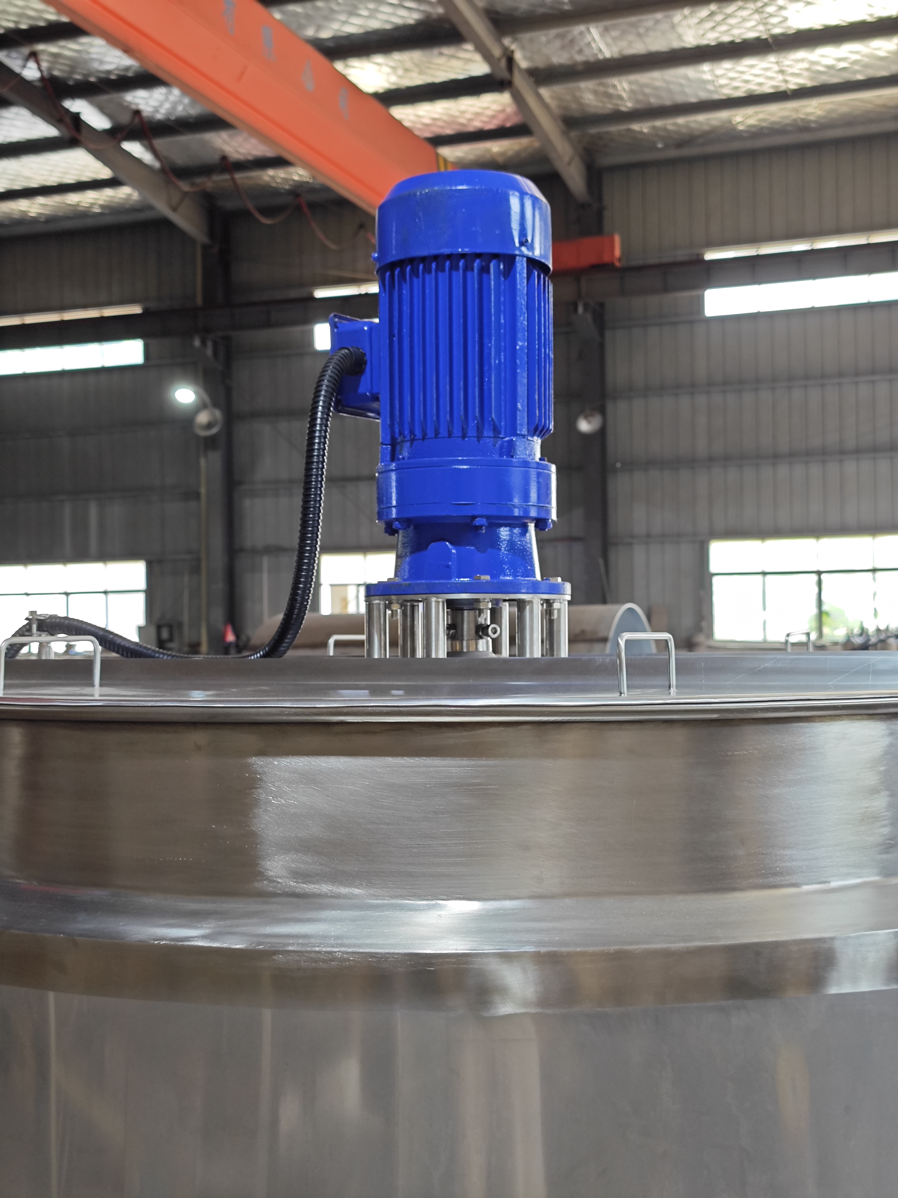 Vertical mixing jacketed kettle